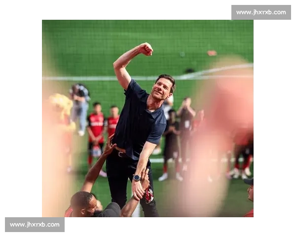 阿隆索皇马首秀温情时刻：爱妻助阵，伯纳乌见证新章